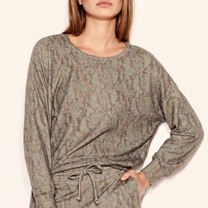 SUNDRY Synthetic Snakeskin Cozy Sweatshirt in Army Oatmeal-M